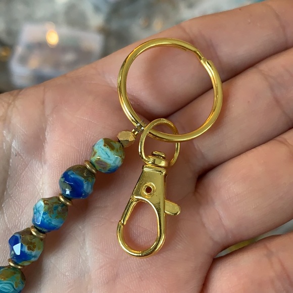 Blue beaded arrow handmade keychain - Picture 6 of 10